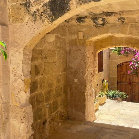 ויקטוריה Farmhouse Razzett Cora מראה חיצוני תמונה