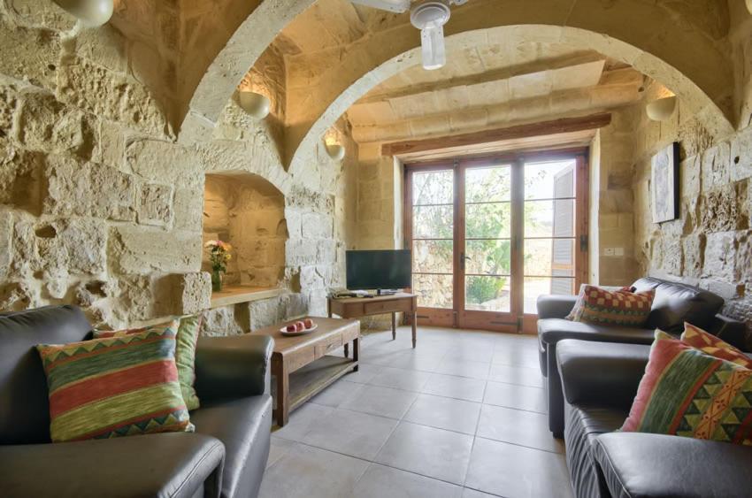 ויקטוריה Farmhouse Razzett Cora מראה חיצוני תמונה