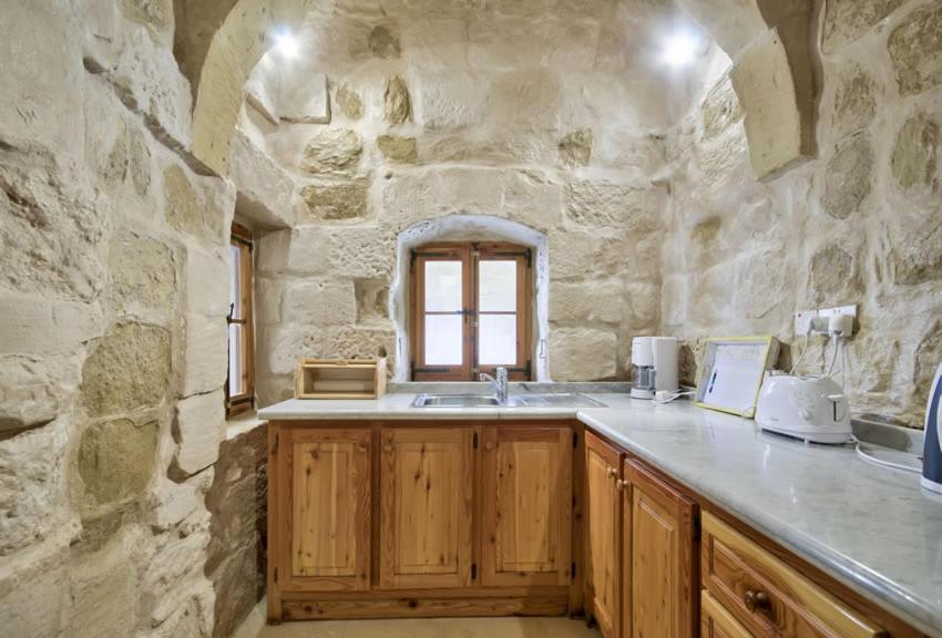 ויקטוריה Farmhouse Razzett Cora מראה חיצוני תמונה