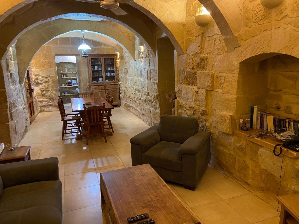 ויקטוריה Farmhouse Razzett Cora מראה חיצוני תמונה